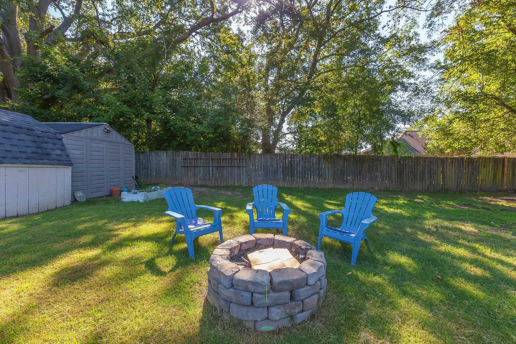 46 Commanche Cove Jackson, TN 38305 - Photo 8 of 29 a backyard of a house with table and chairs