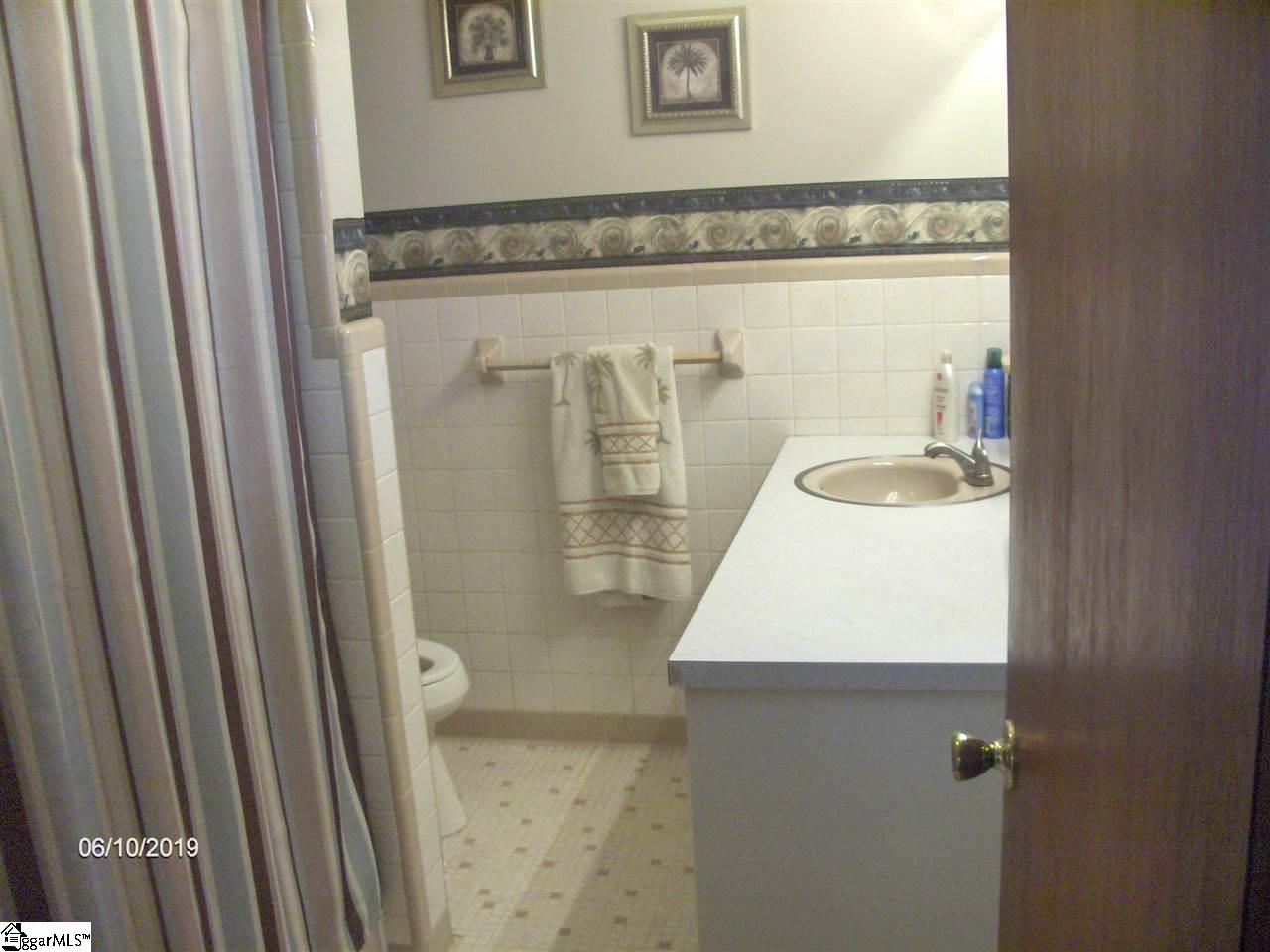 926 Johnson Road Easley, SC 29642 - Photo 8 of 21