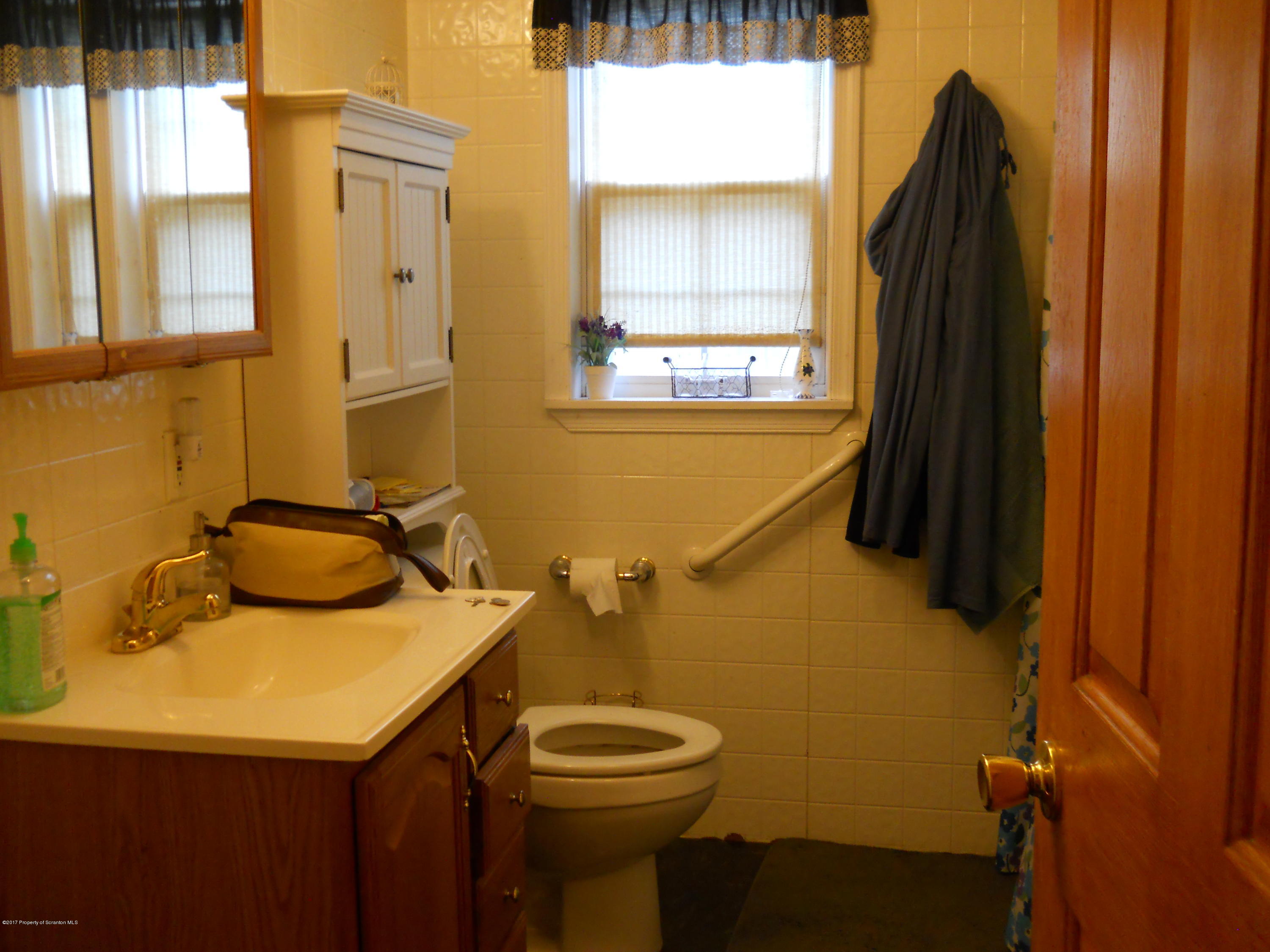 907 Highland Road Dalton, PA 18414 - Photo 6 of 25 Gallery Image 6