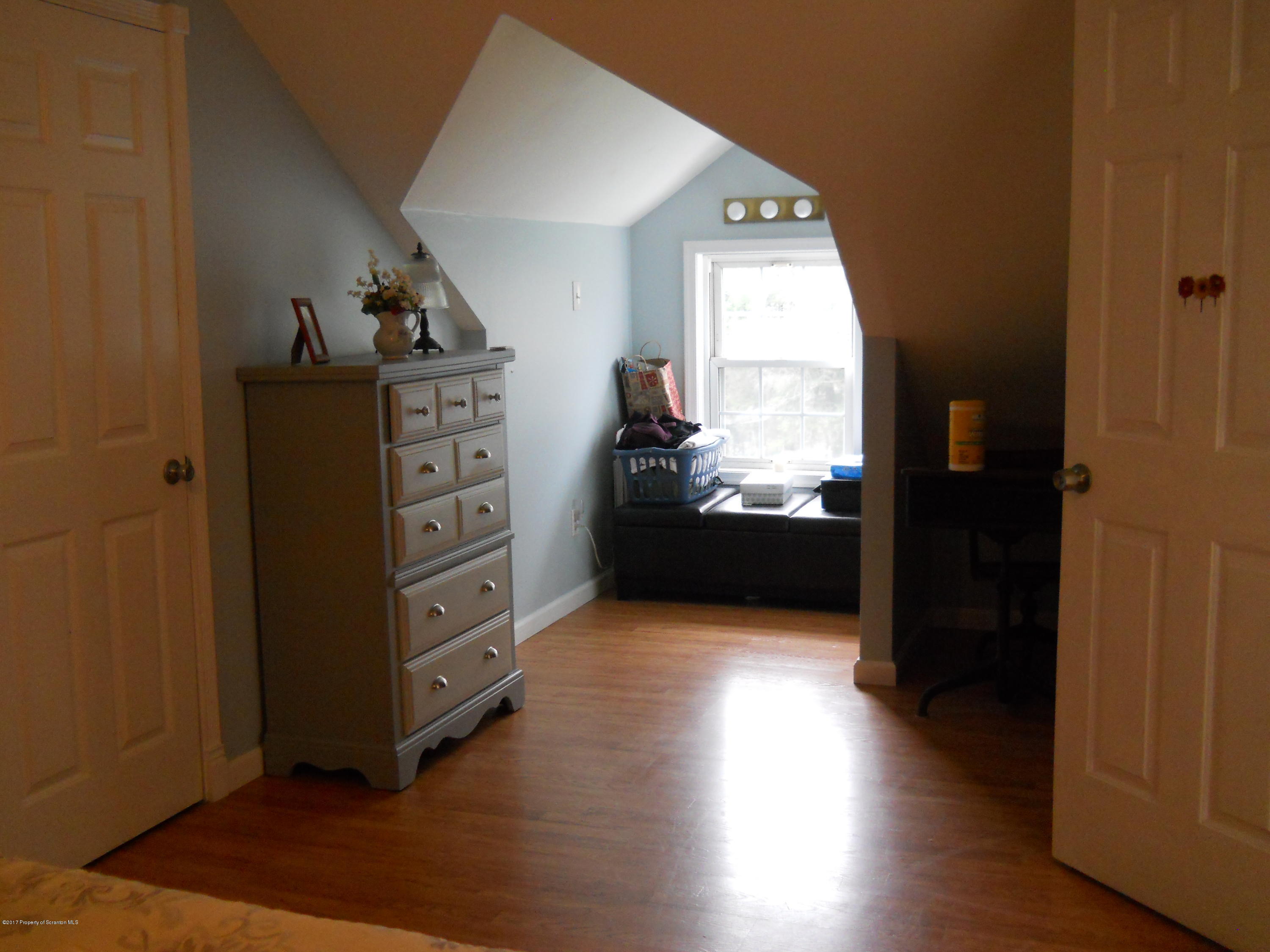 907 Highland Road Dalton, PA 18414 - Photo 10 of 25 Gallery Image 10