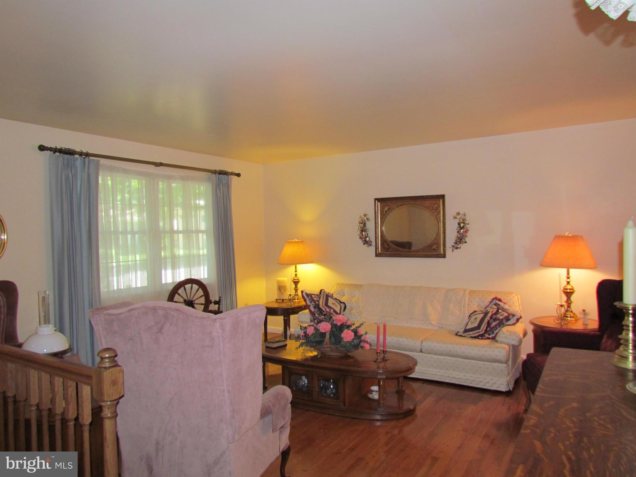 14805 Viewcrest Road Southwest Cumberland, MD 21502 - Photo 3 of 30 Living Room