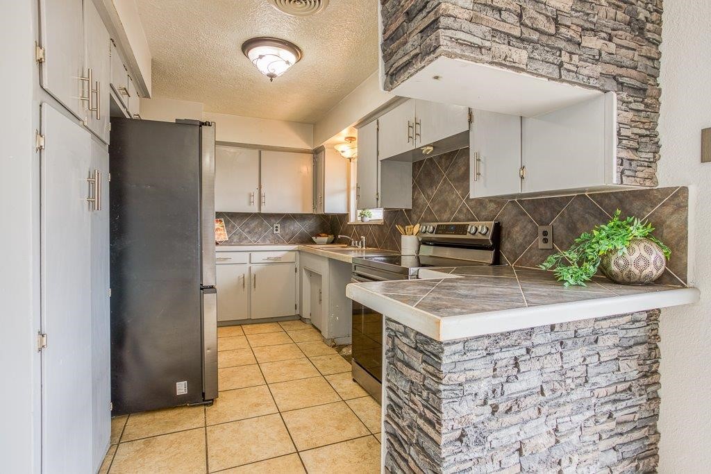 1410 Denver Street Portland, TX 78374 - Photo 9 of 25