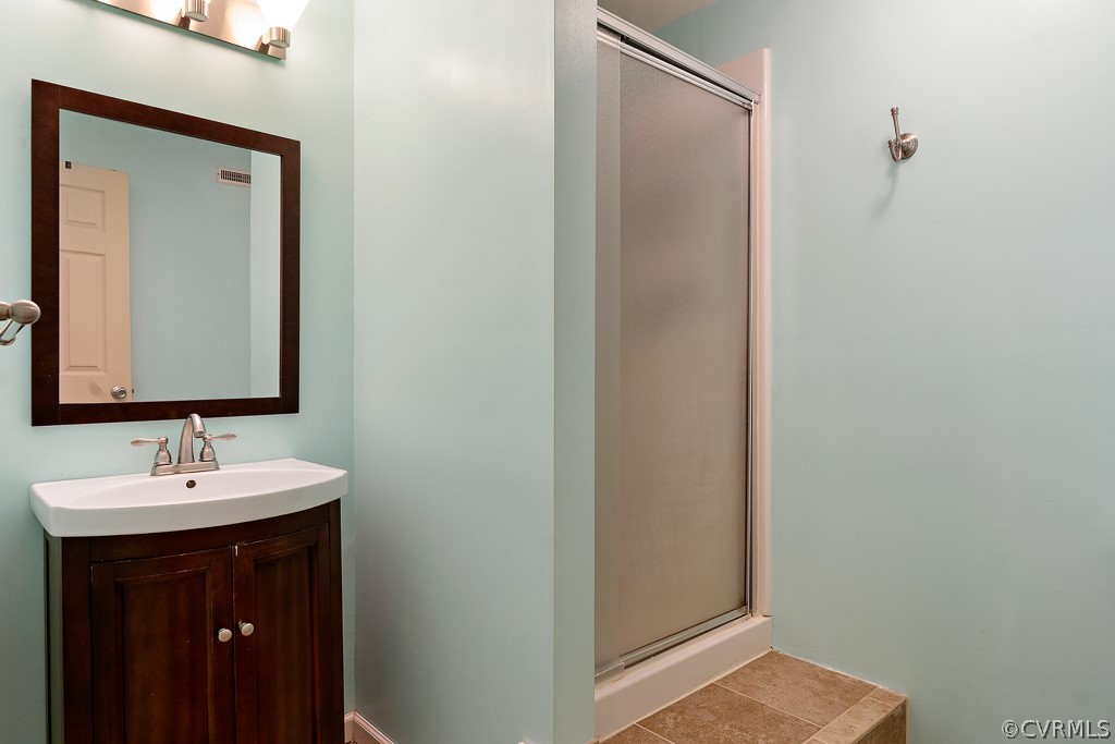 13903 Eastbluff Road Midlothian, VA 23112 - Photo 39 of 45 a bathroom with a sink and a mirror