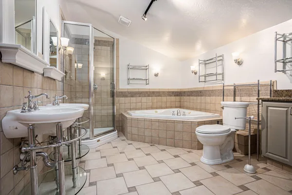 $2,295 | 137 North Park Street, Kalamazoo, MI 49007