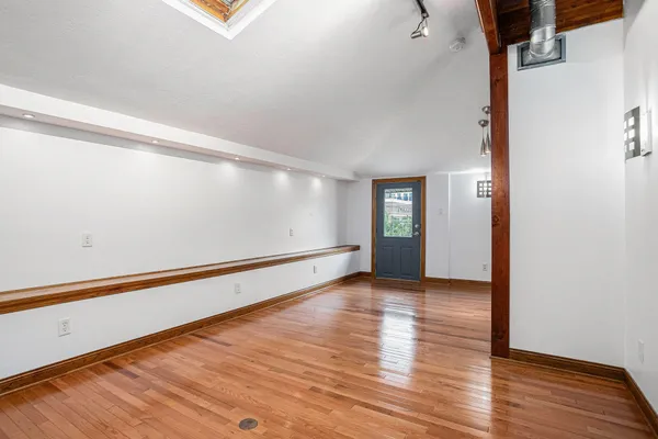 $2,295 | 137 North Park Street, Kalamazoo, MI 49007