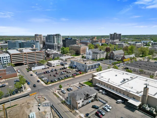 $2,295 | 137 North Park Street, Kalamazoo, MI 49007