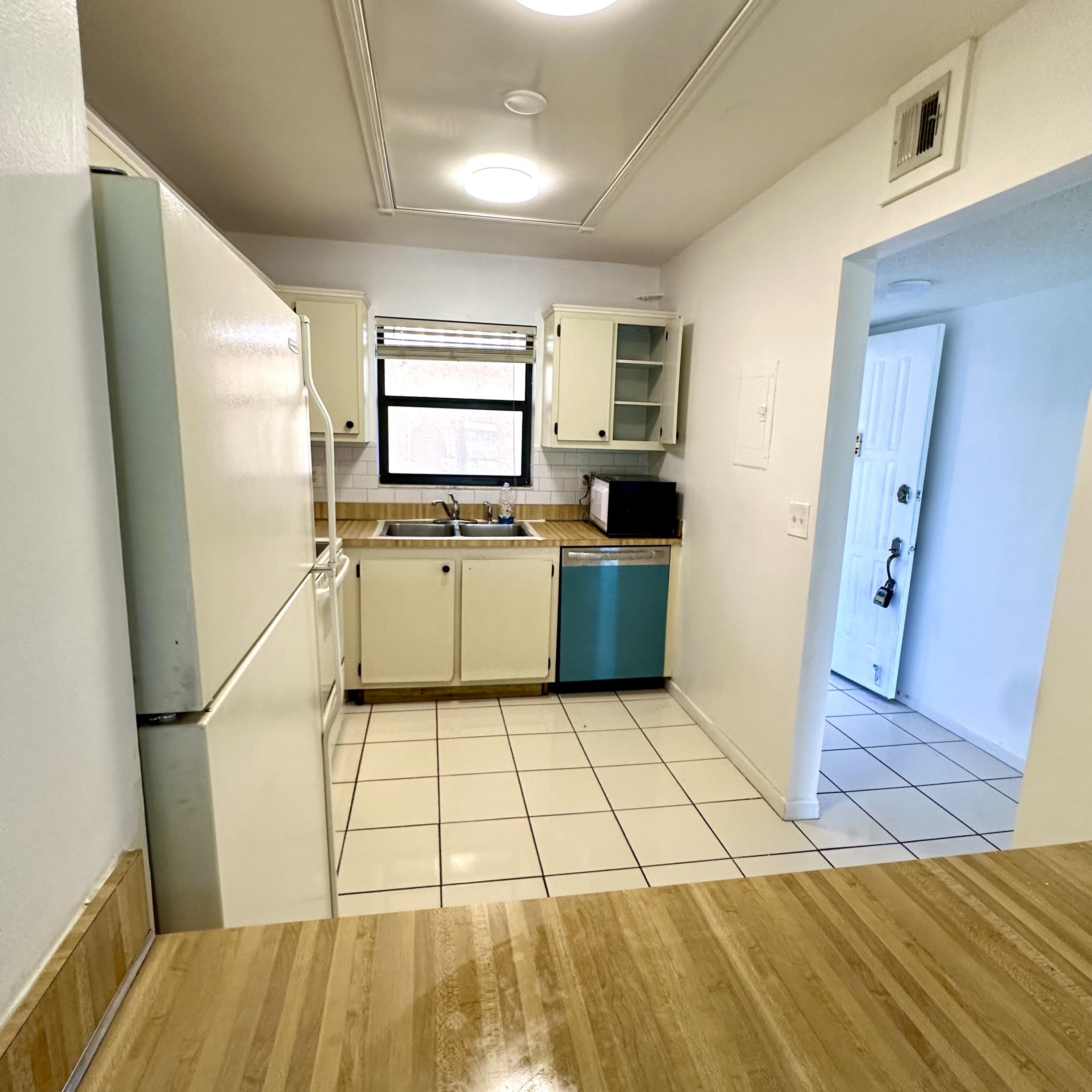 2121 Woolbright Road, Unit K202 Boynton Beach, FL 33426 - Photo 8 of 15 IMG_0922