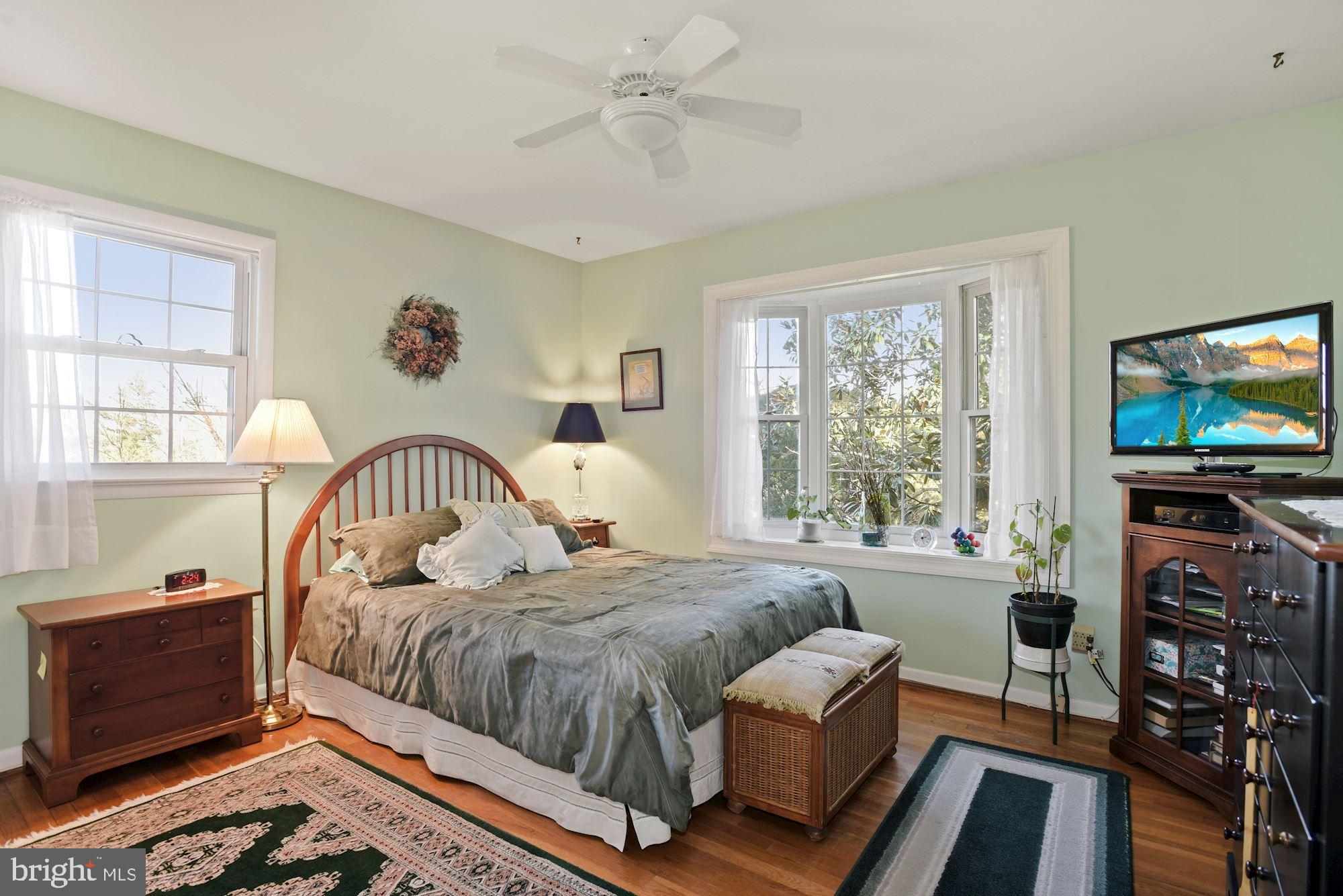 1902 Foxhall Road McLean, VA 22101 - Photo 16 of 33 Master bedroom