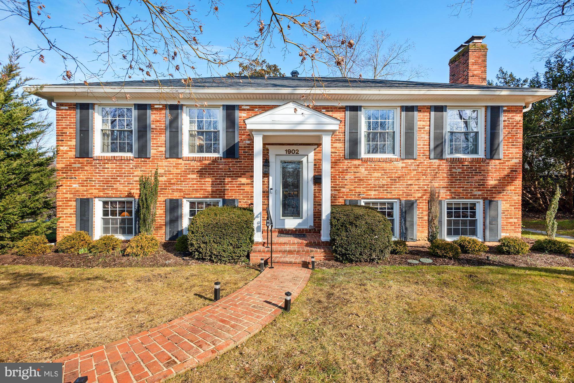 1902 Foxhall Road McLean, VA 22101 - Photo 3 of 33