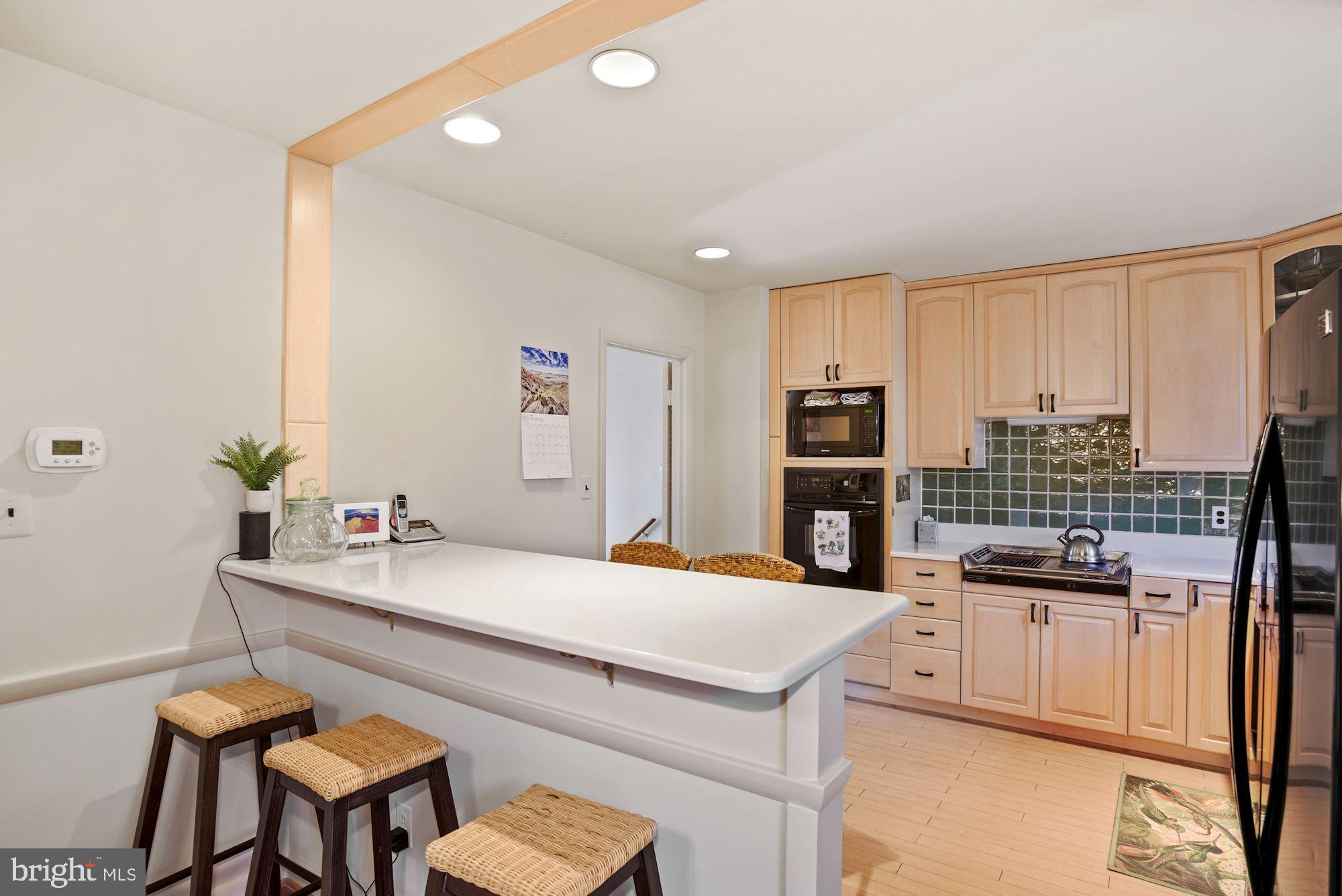 1902 Foxhall Road McLean, VA 22101 - Photo 5 of 33 Kitchen breakfast bar