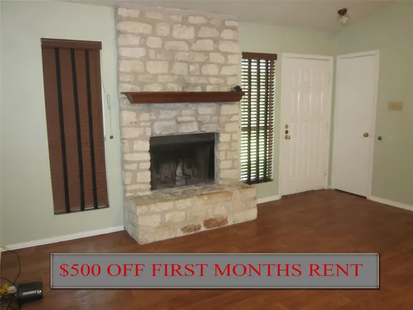 a view of livingroom with furniture