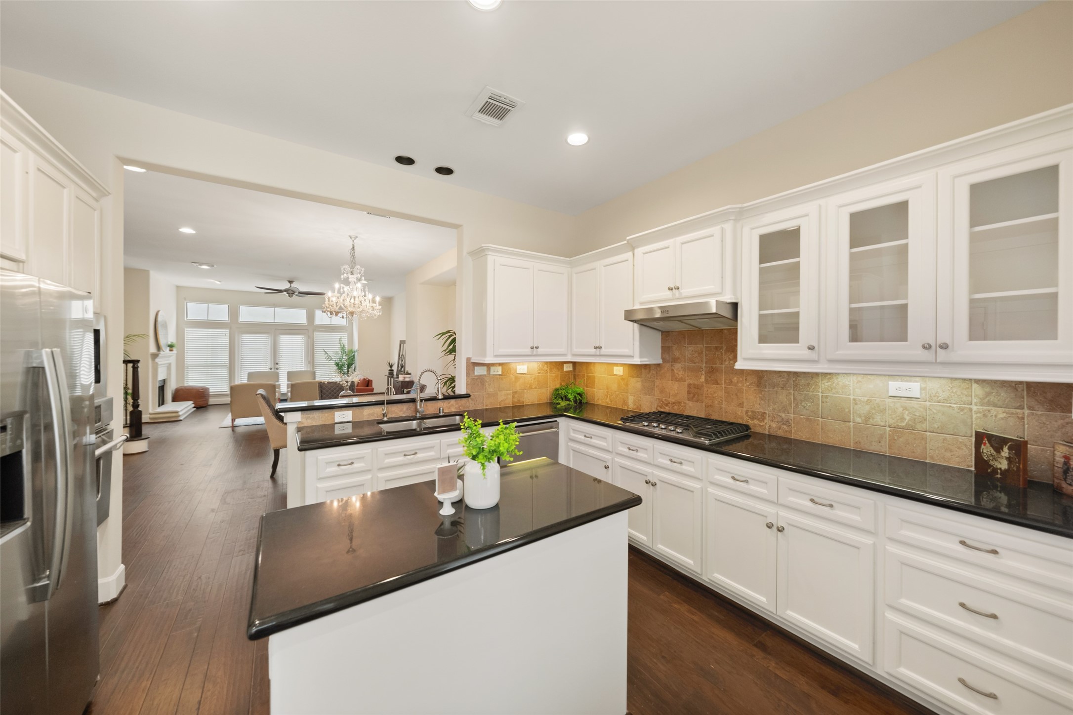 562 Bomar Street Houston, TX 77006 - Photo 8 of 28 Beautiful countertops