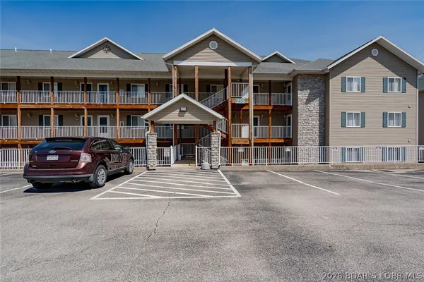 $330,000 | 255 Plaza Beach Drive, Unit 4E, Camdenton, MO 65020