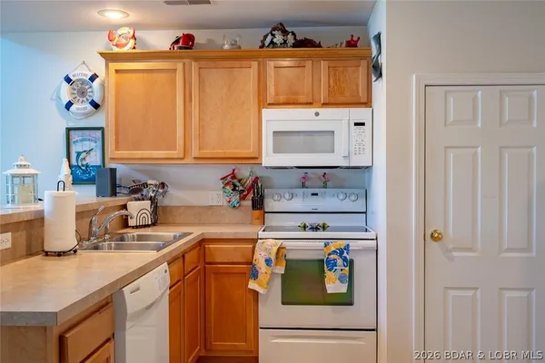 $330,000 | 255 Plaza Beach Drive, Unit 4E, Camdenton, MO 65020