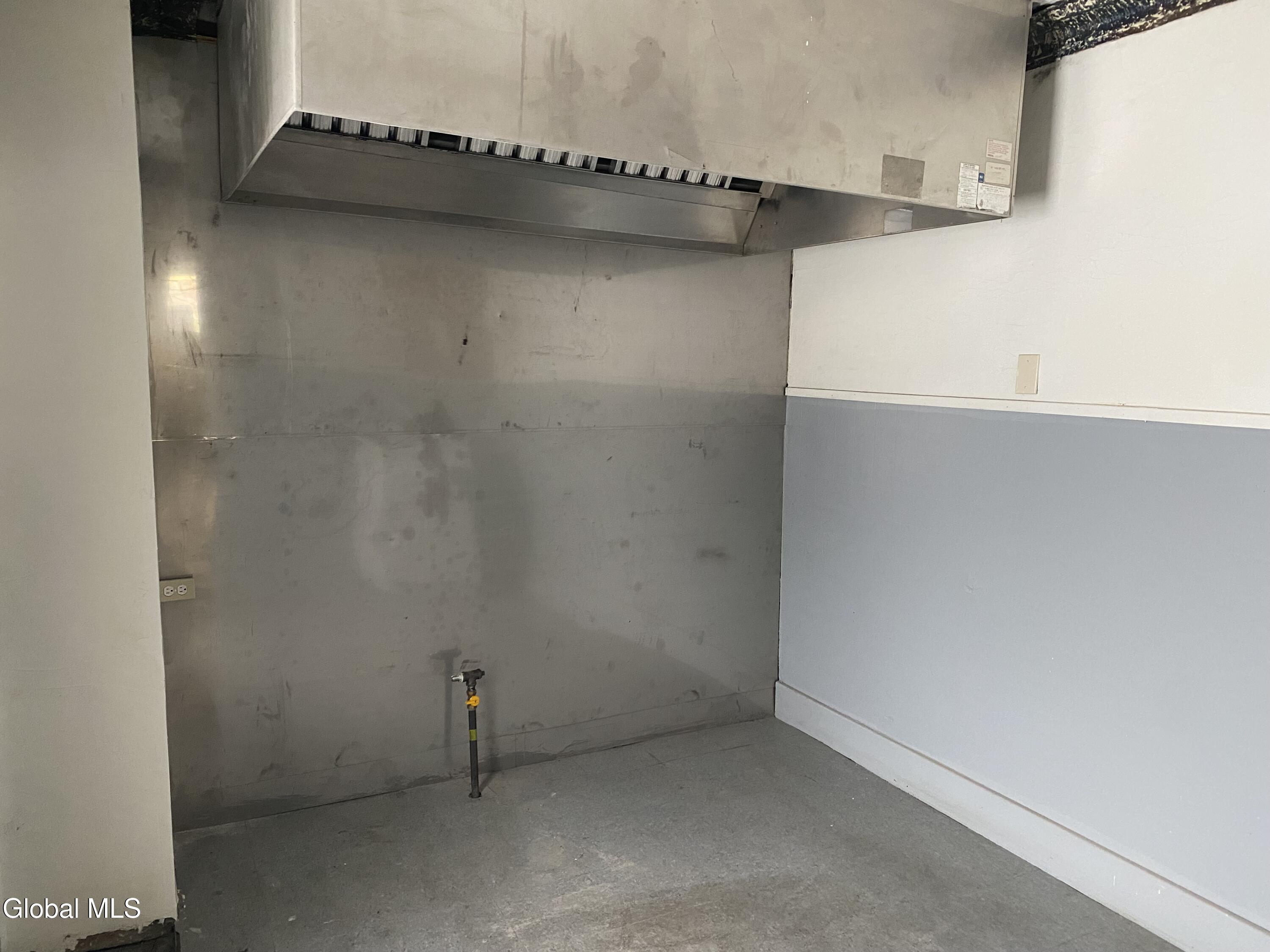 283 Main Street Amsterdam, NY 12010 - Photo 11 of 35 IMG_5192