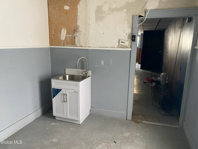 $259,900 | 283 Main Street, Amsterdam, NY 12010