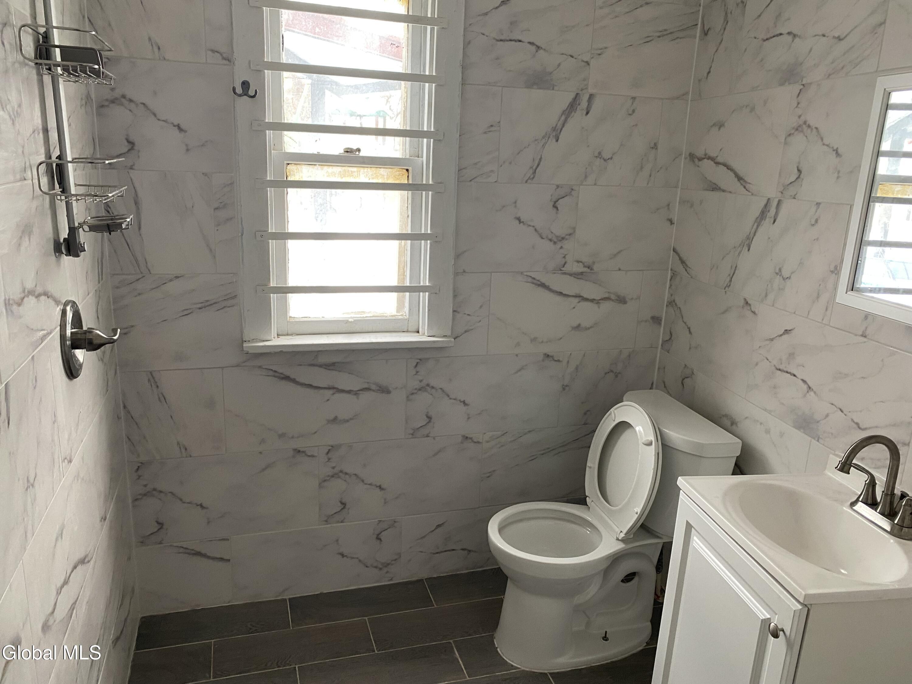 283 Main Street Amsterdam, NY 12010 - Photo 13 of 35 IMG_5196