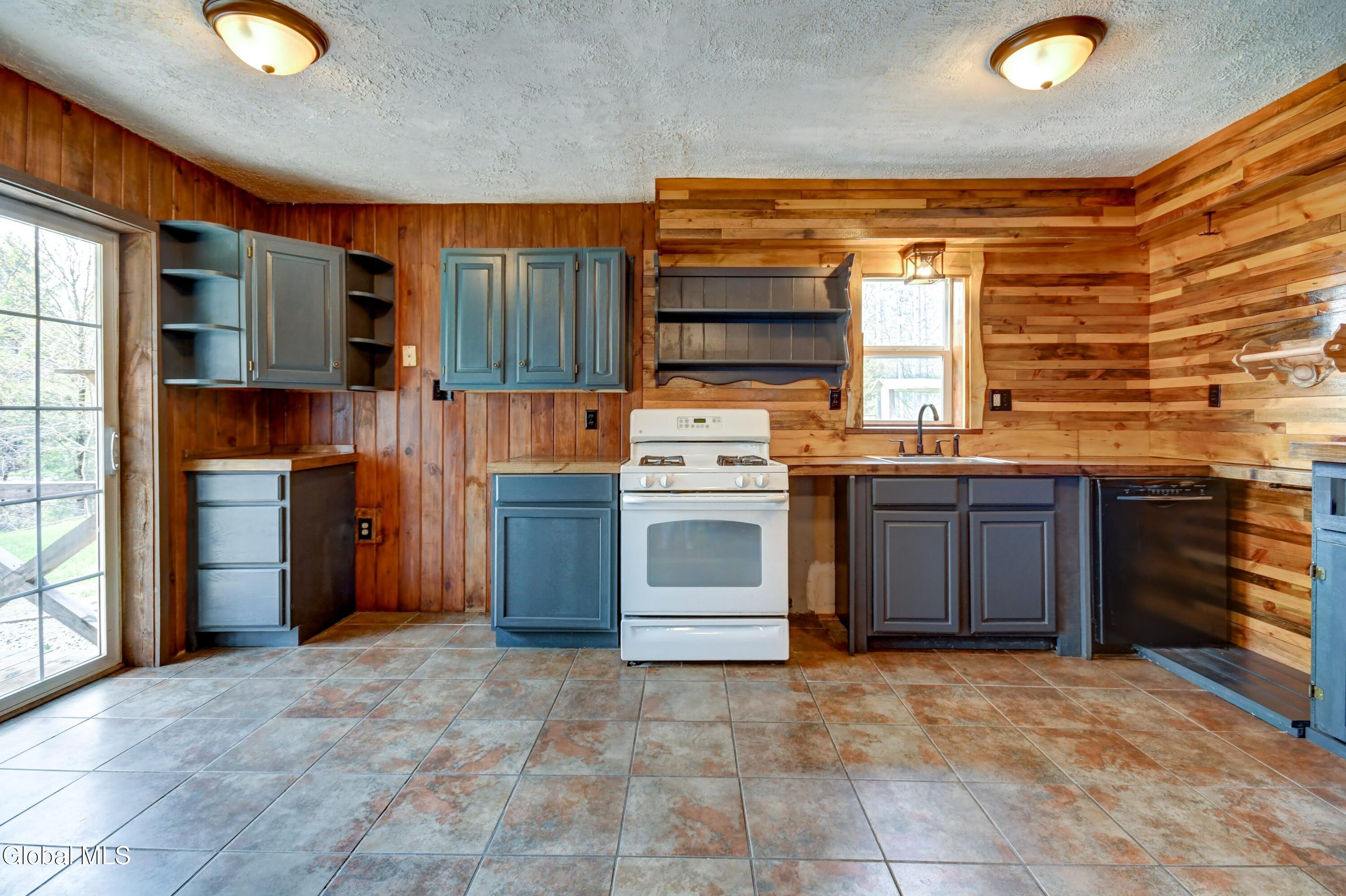 112 Bliss Road Stratford, NY 13329 - Photo 7 of 104 112-88