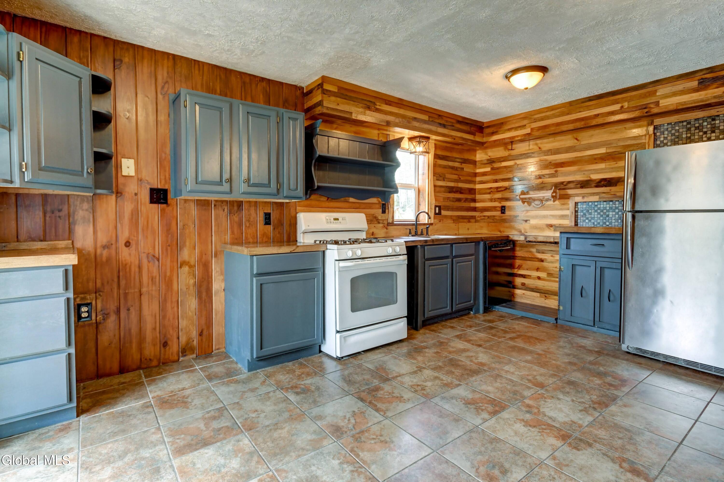 112 Bliss Road Stratford, NY 13329 - Photo 8 of 104 112-89