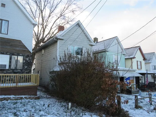 a house view with a outdoor space