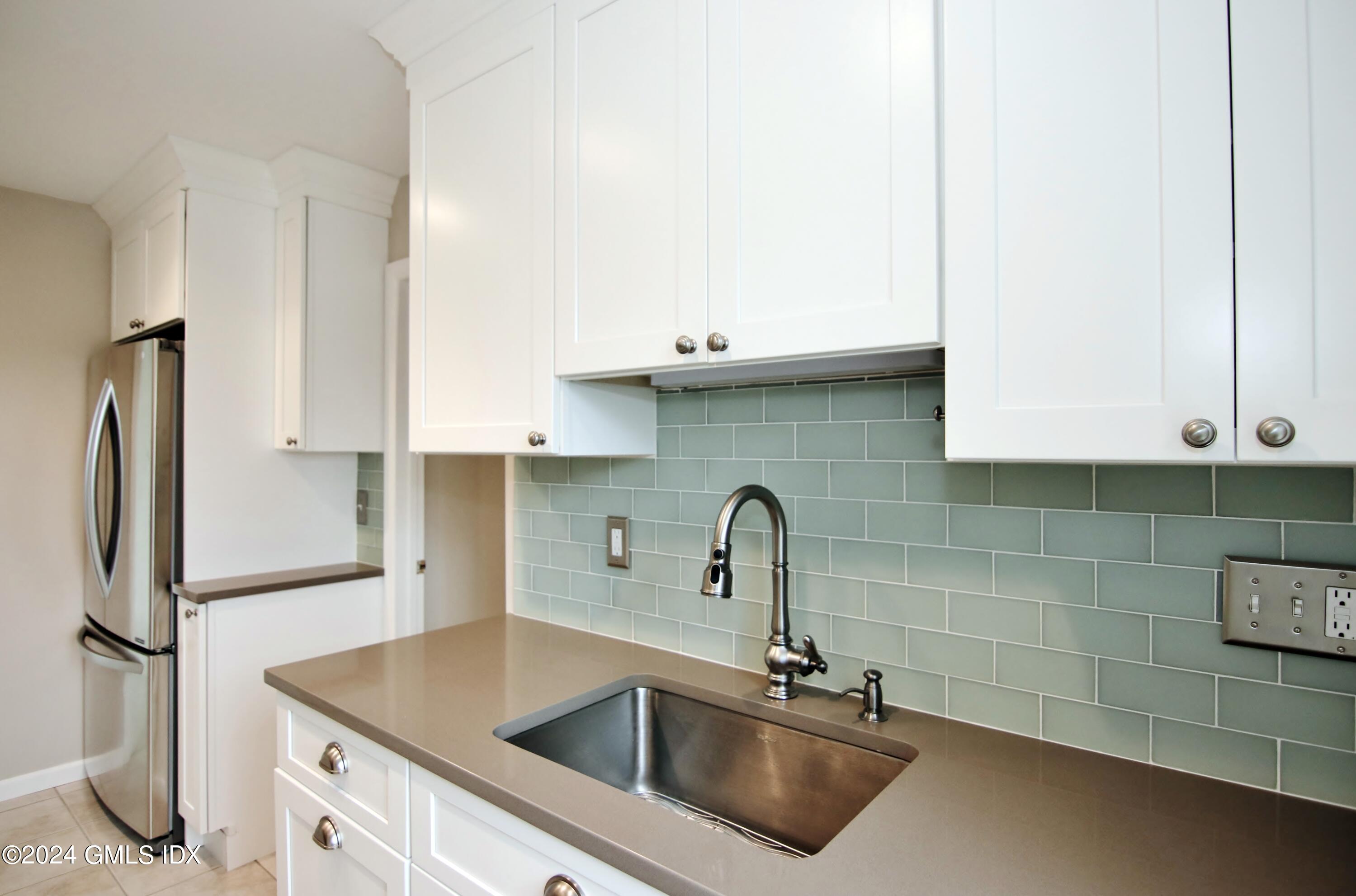 33 Talbot Lane, Unit 3 Greenwich, CT 06830 - Photo 7 of 29 IMG_1557