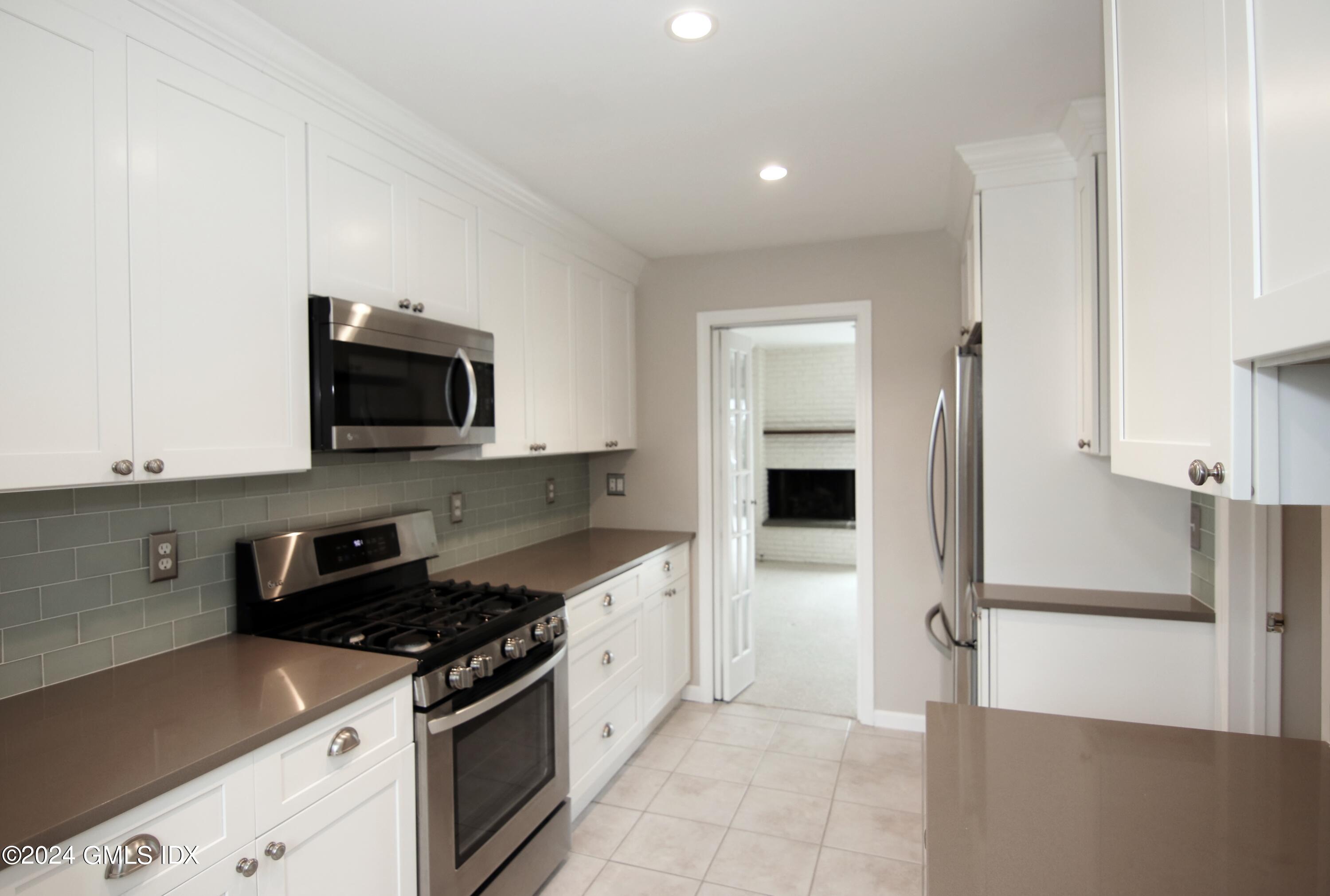 33 Talbot Lane, Unit 3 Greenwich, CT 06830 - Photo 8 of 29 IMG_1558