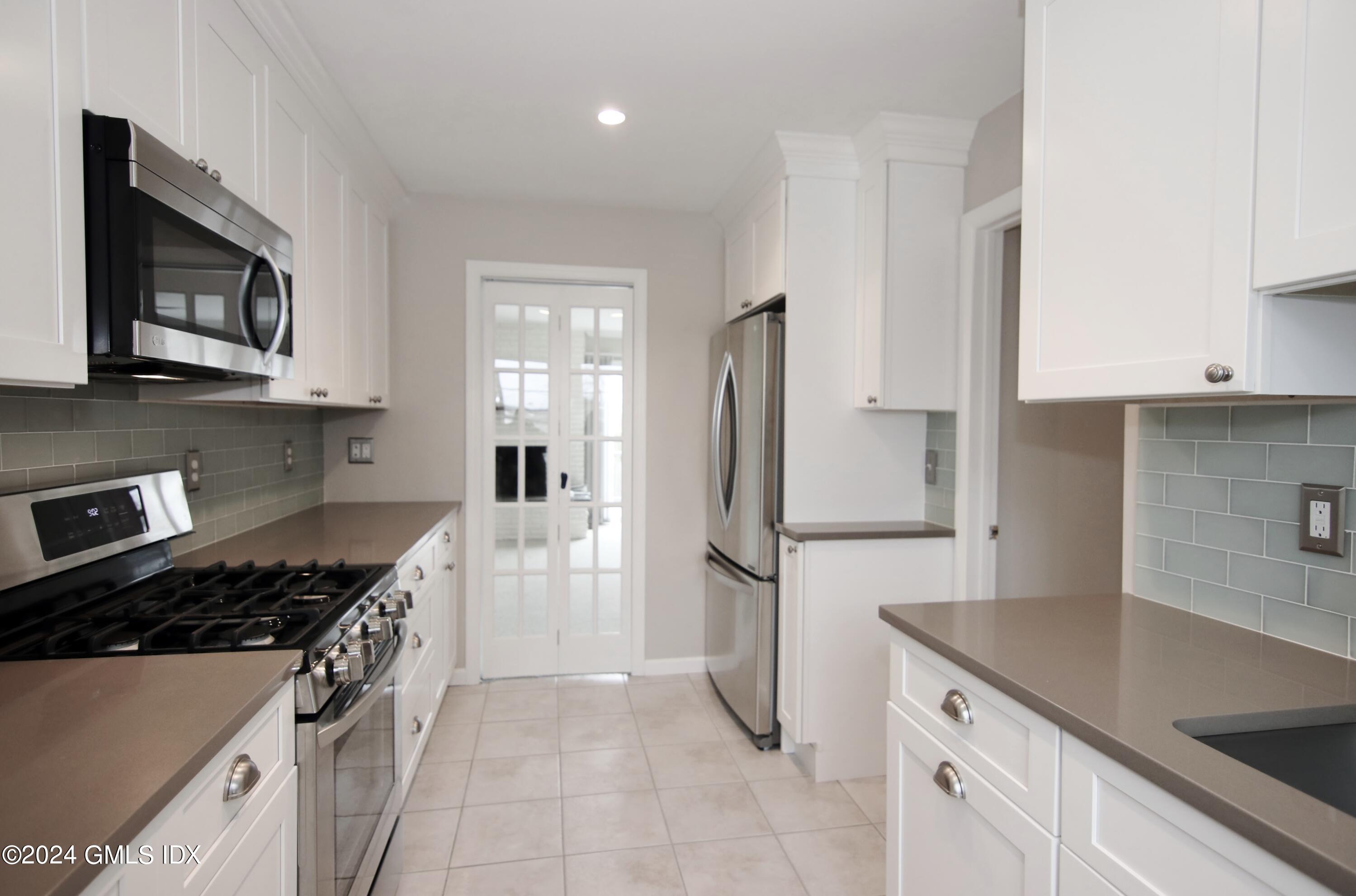 33 Talbot Lane, Unit 3 Greenwich, CT 06830 - Photo 10 of 29 IMG_1560