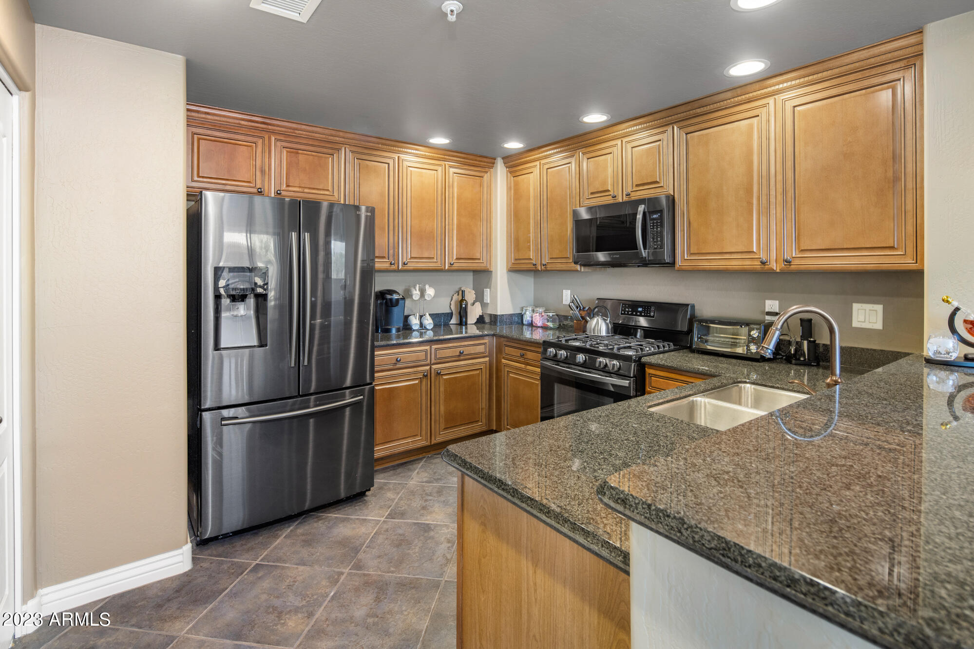 21320 North 56th Street, Unit 2132 Phoenix, AZ 85054 - Photo 8 of 30 Kitchen