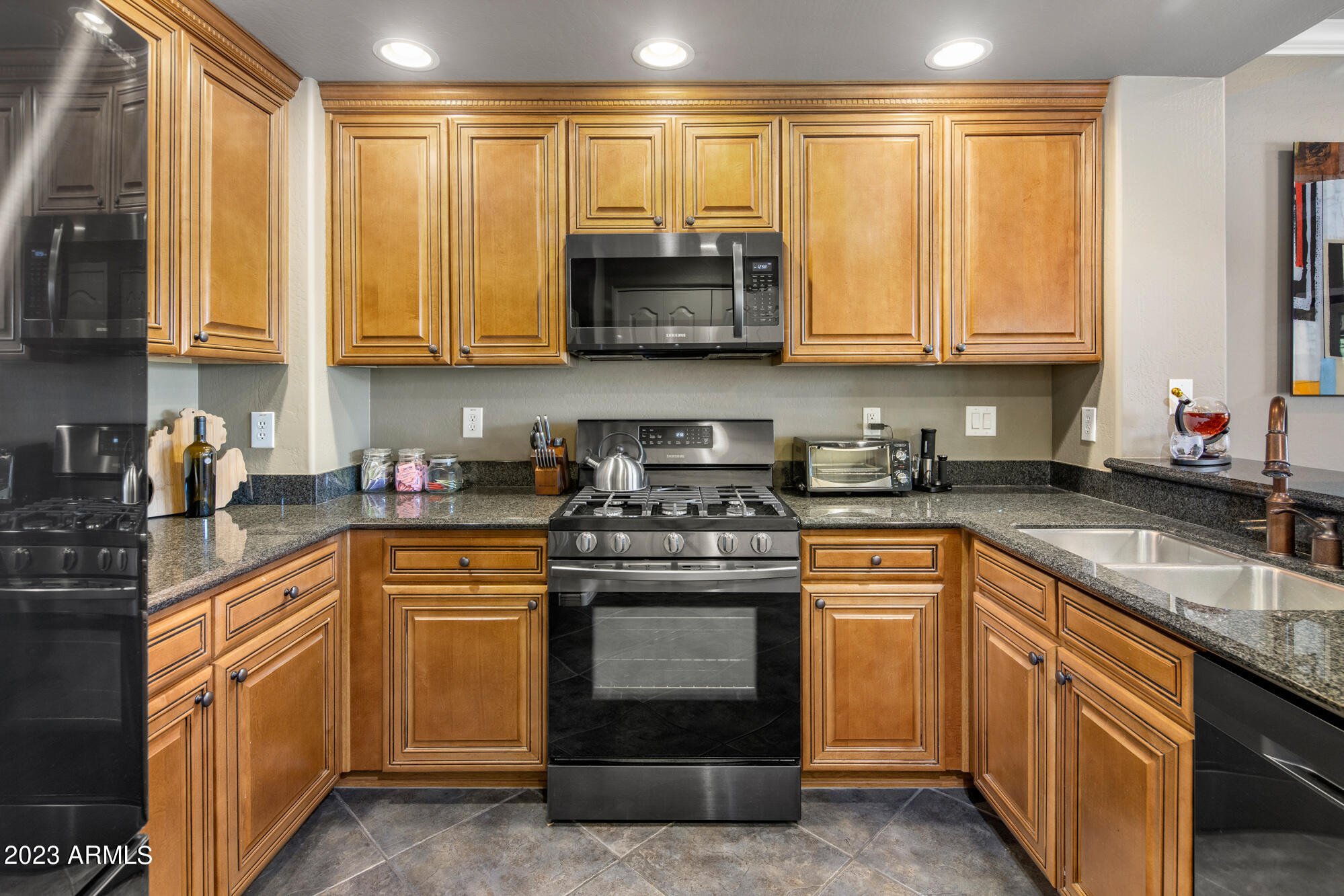 21320 North 56th Street, Unit 2132 Phoenix, AZ 85054 - Photo 9 of 30 Kitchen