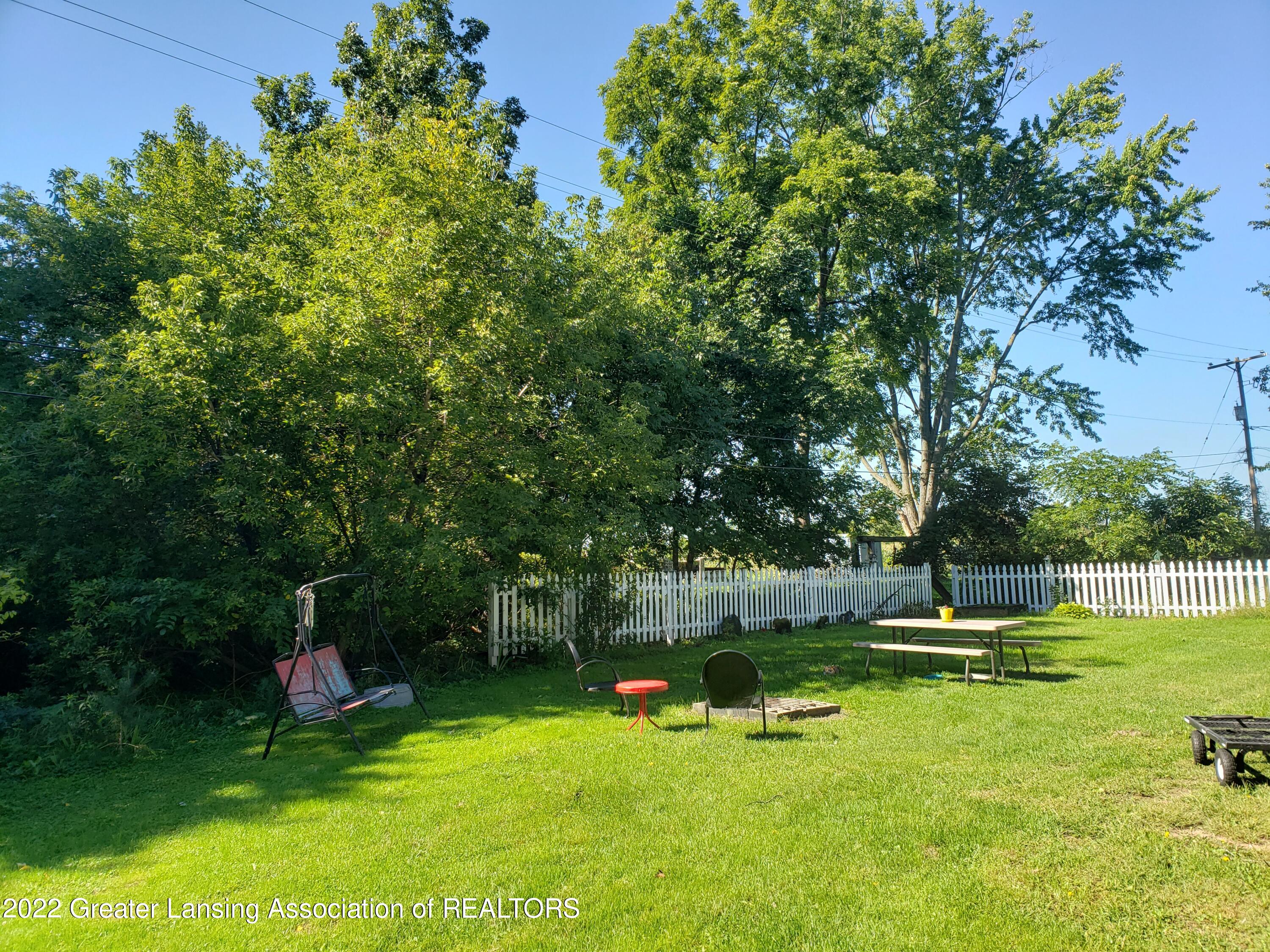 1981 West State Road Lansing, MI 48906 - Photo 4 of 12 Back yard