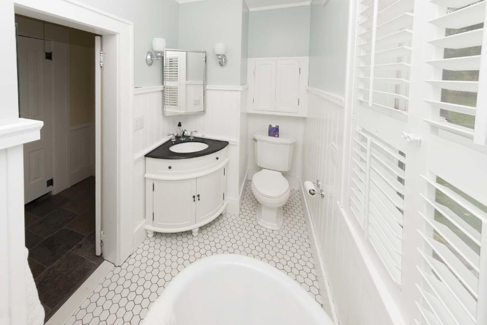 3325 Beckley Road Battle Creek, MI 49015 - Photo 8 of 32 031__Bathroom 2