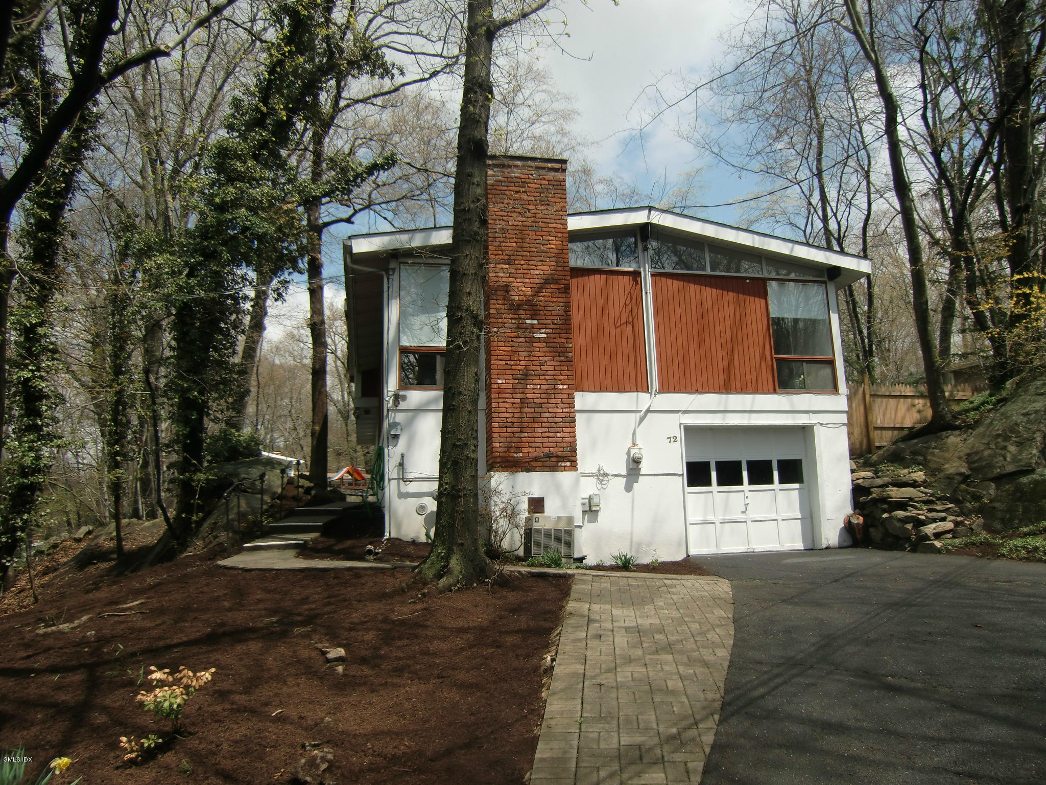 72 Florence Road Riverside, CT 06878 - Photo 2 of 10 Front 2