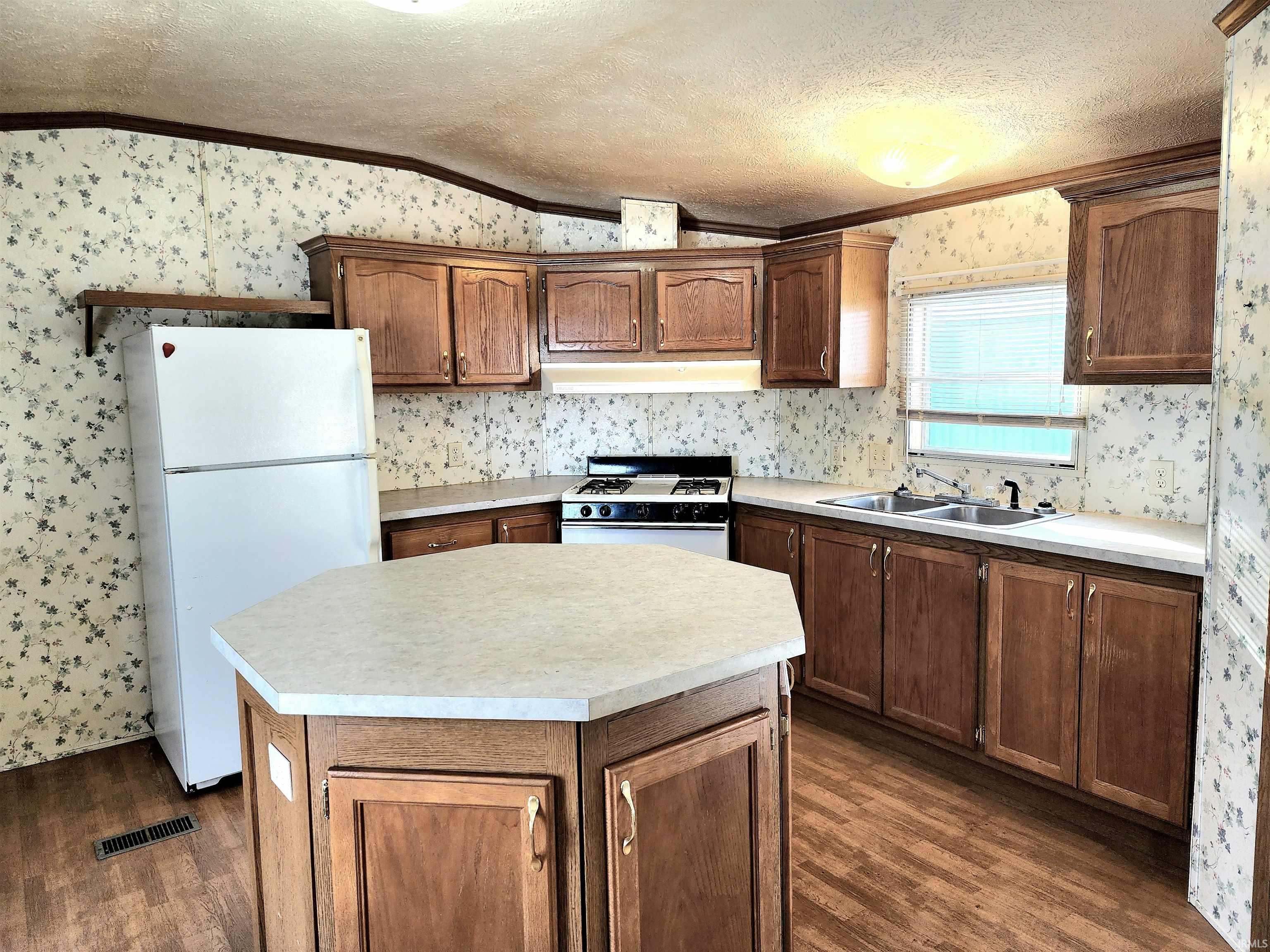 7665 Renner Street Hamilton, IN 46742 - Photo 4 of 26