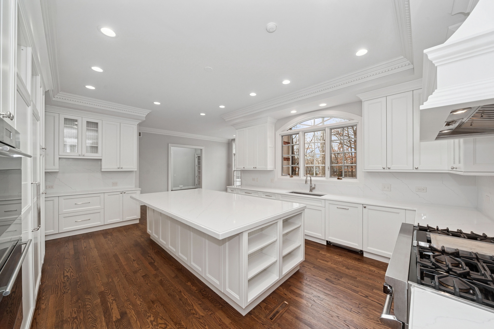 600 Broadsmoore Drive Lake Forest, IL 60045 - Photo 12 of 26 a kitchen with stainless steel appliances a sink and wooden floor
