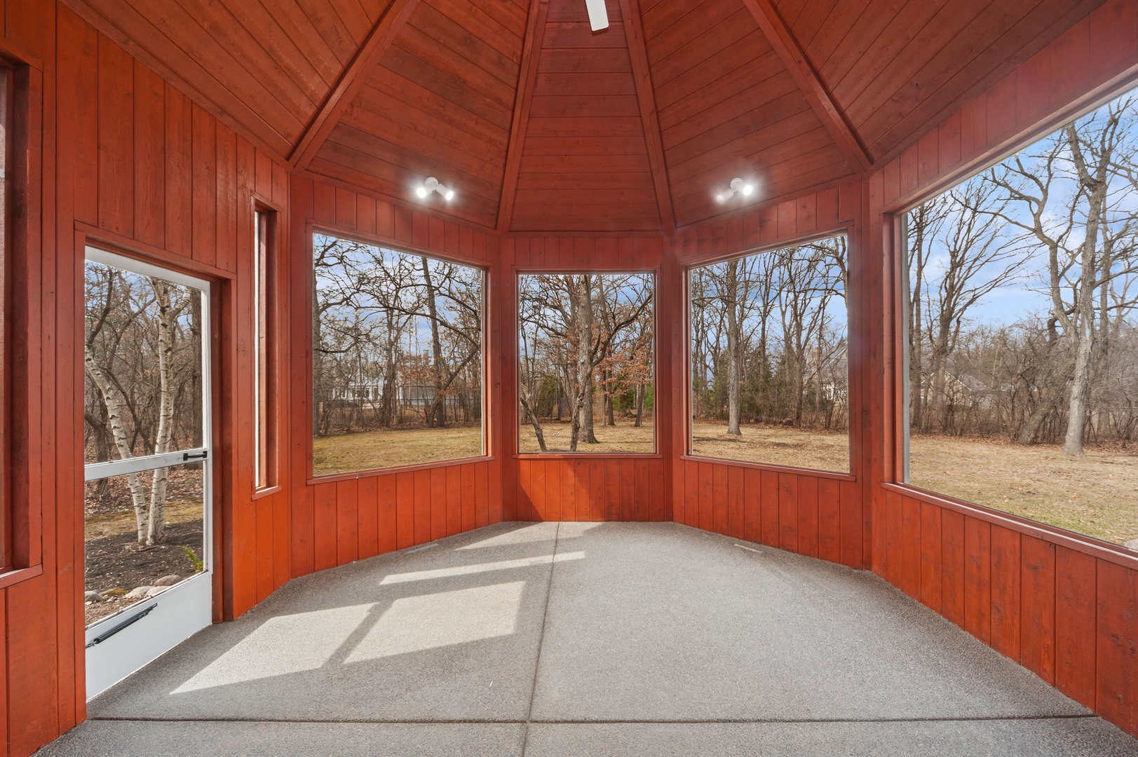 600 Broadsmoore Drive Lake Forest, IL 60045 - Photo 13 of 26 a view of lobby with furniture and floor to ceiling window