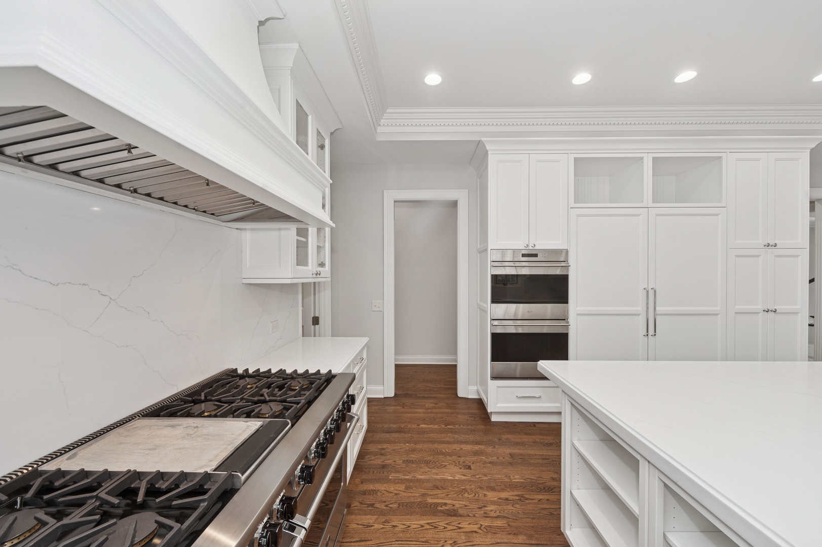 600 Broadsmoore Drive Lake Forest, IL 60045 - Photo 14 of 26 a kitchen with a stove and a refrigerator