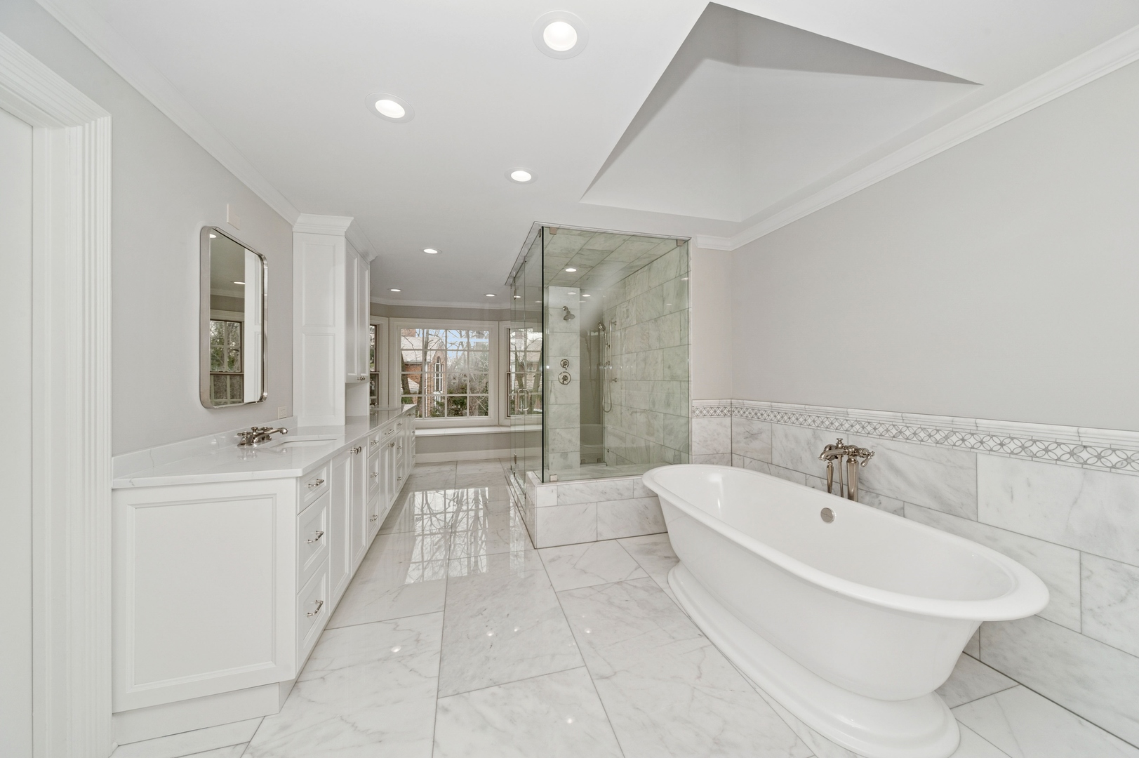 600 Broadsmoore Drive Lake Forest, IL 60045 - Photo 17 of 26 a bathroom with a bathtub and a sink