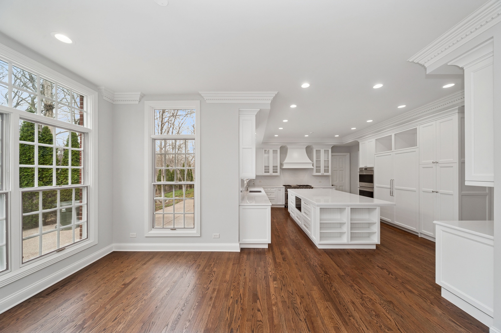 600 Broadsmoore Drive Lake Forest, IL 60045 - Photo 7 of 26 a view of kitchen with cabinets and wooden floor