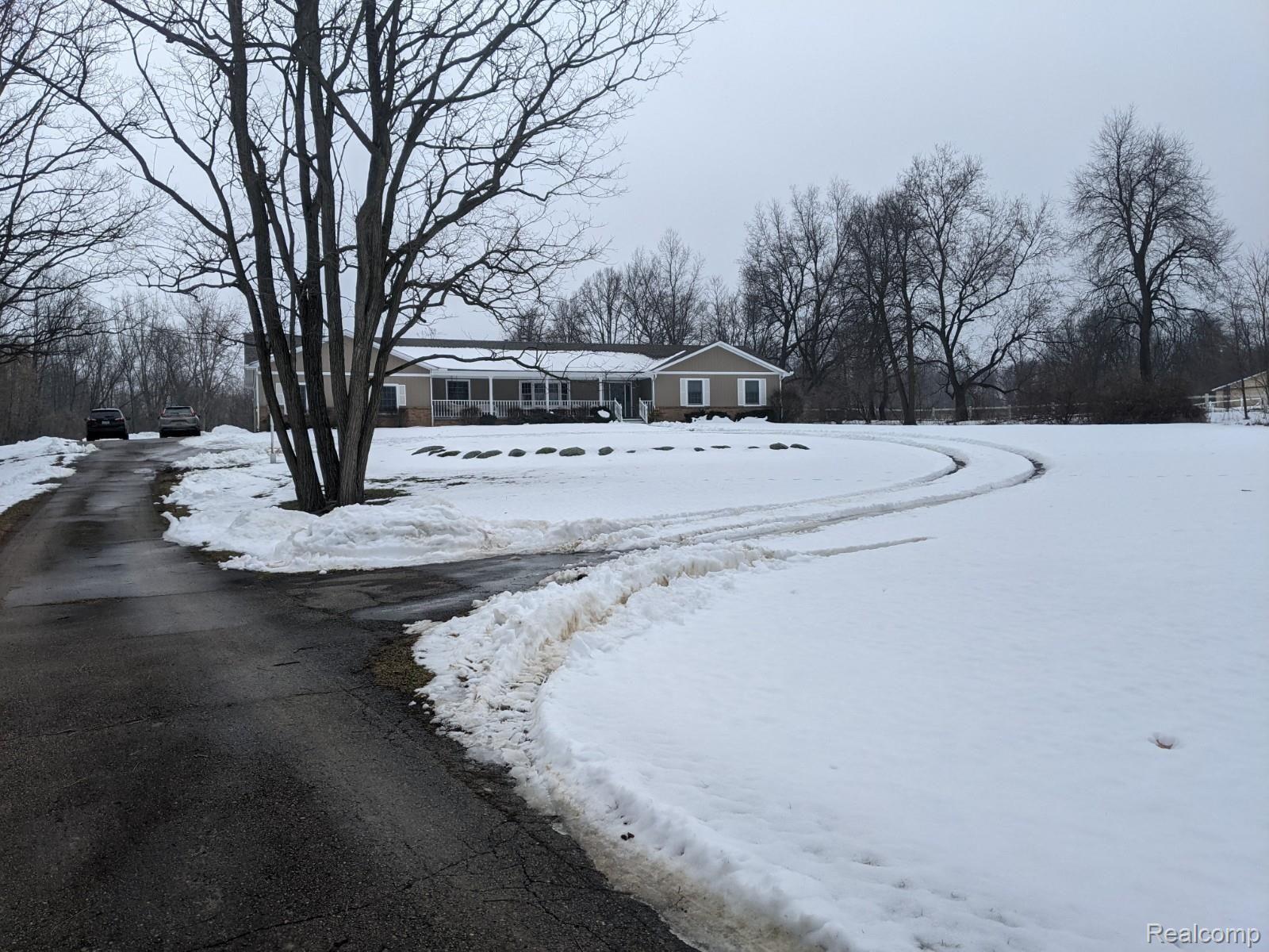 7375 Oakhill Road Clarkston, MI 48348 - Photo 2 of 24 PXL_20210228_181447770.jpg