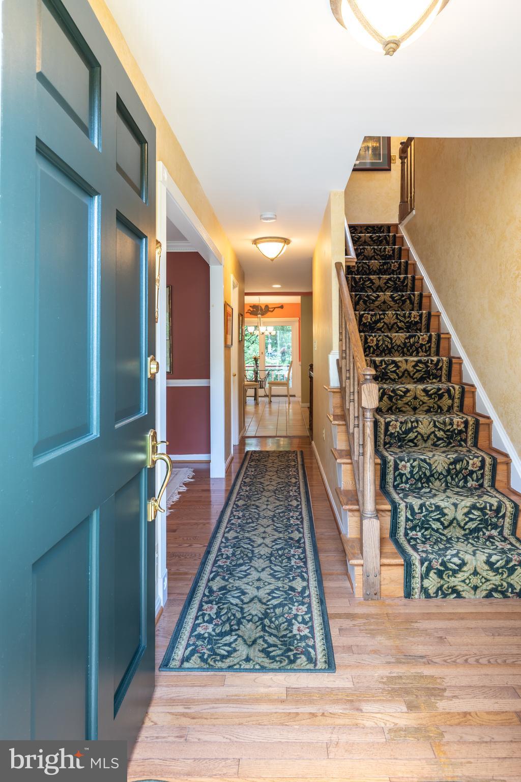 8715 Shadowlake Way Springfield, VA 22153 - Photo 5 of 56 Foyer