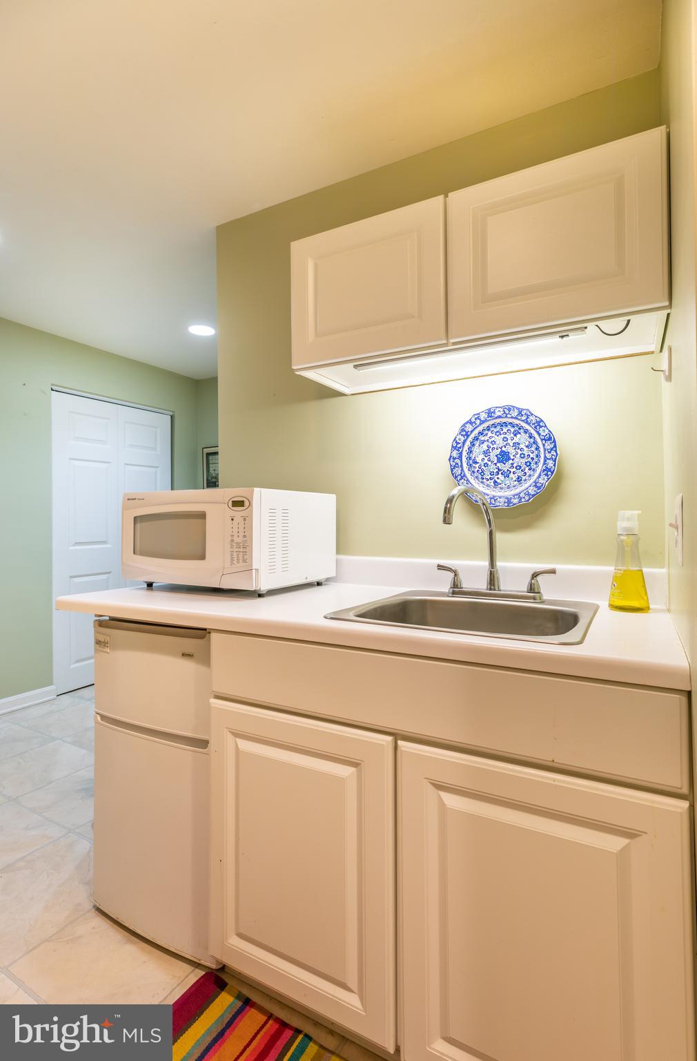 8715 Shadowlake Way Springfield, VA 22153 - Photo 49 of 56 Lover Level Kitchenette