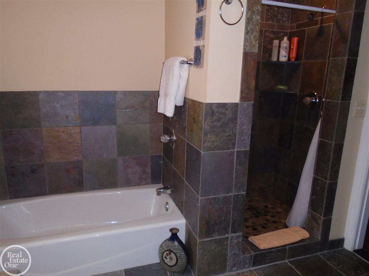 738 Rivard Boulevard Grosse Pointe, MI 48230 - Photo 22 of 30 31327459-21.JPG