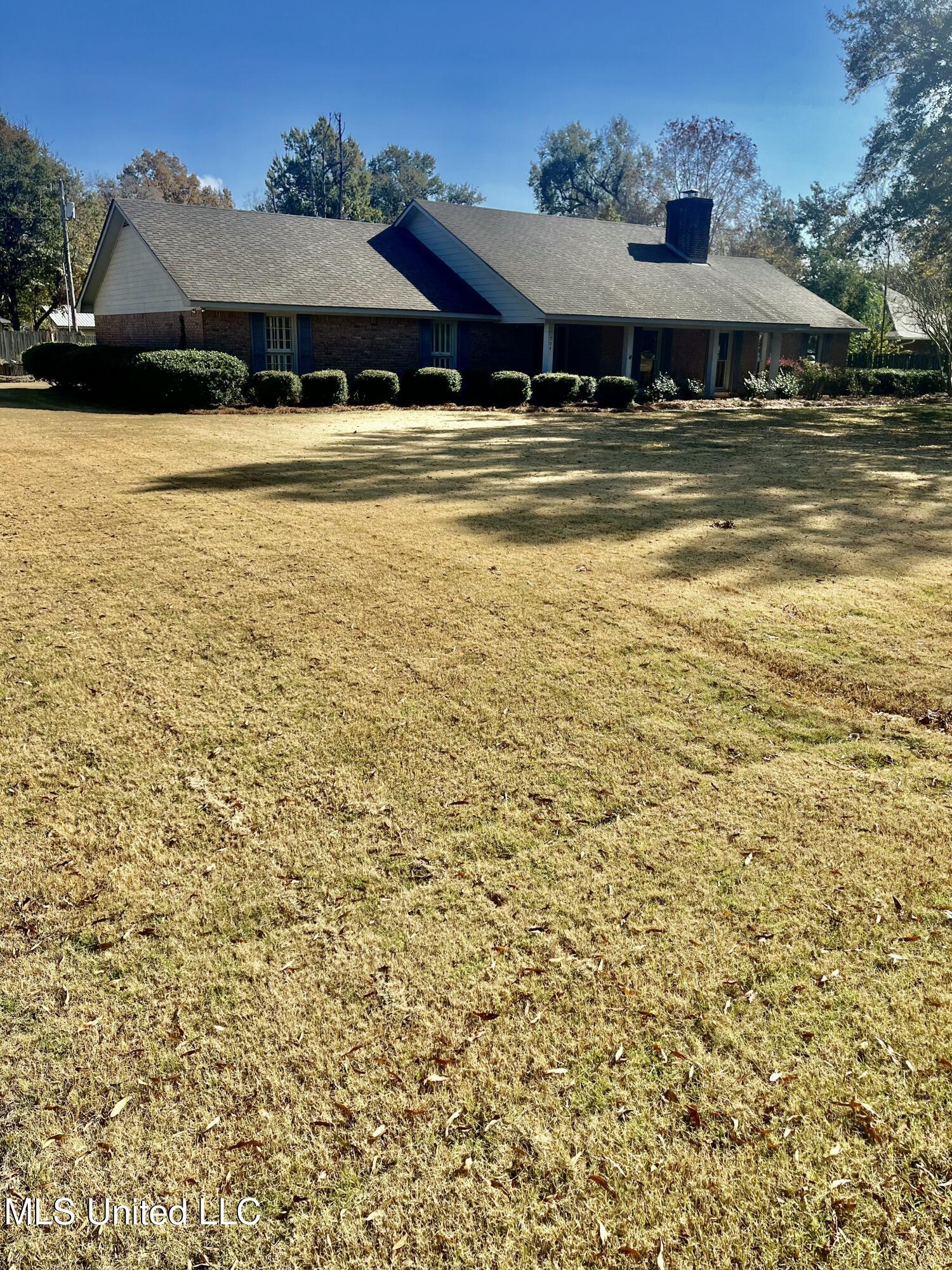 504 Holmes Avenue Belzoni, MS 39038 - Photo 2 of 32 IMG_3722