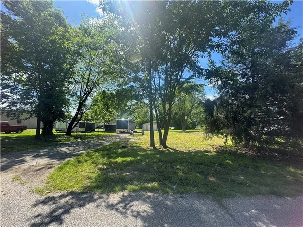 $14,500 | 311 North Magnolia Avenue, Columbus, KS 66725