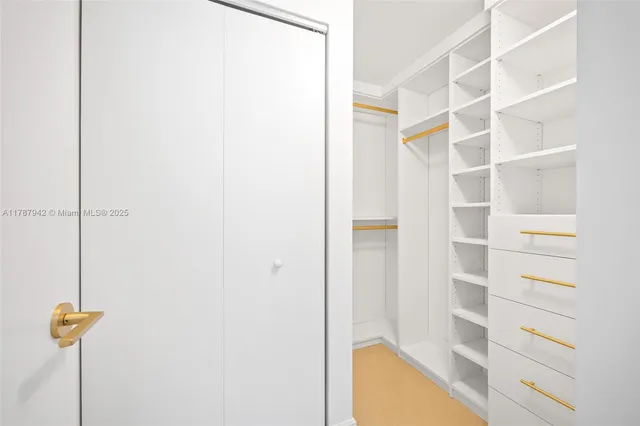 $465,000 | 60 Southwest 13th Street, Unit 3414, Miami, FL 33130