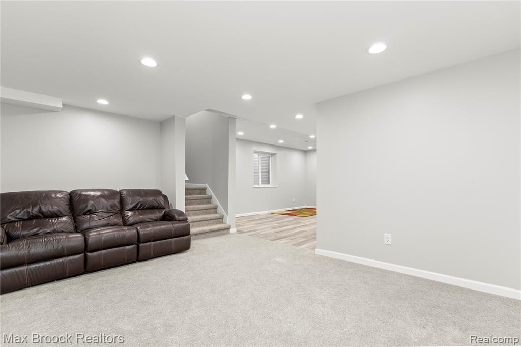 4211 Kent Road Royal Oak, MI 48073 - Photo 24 of 54