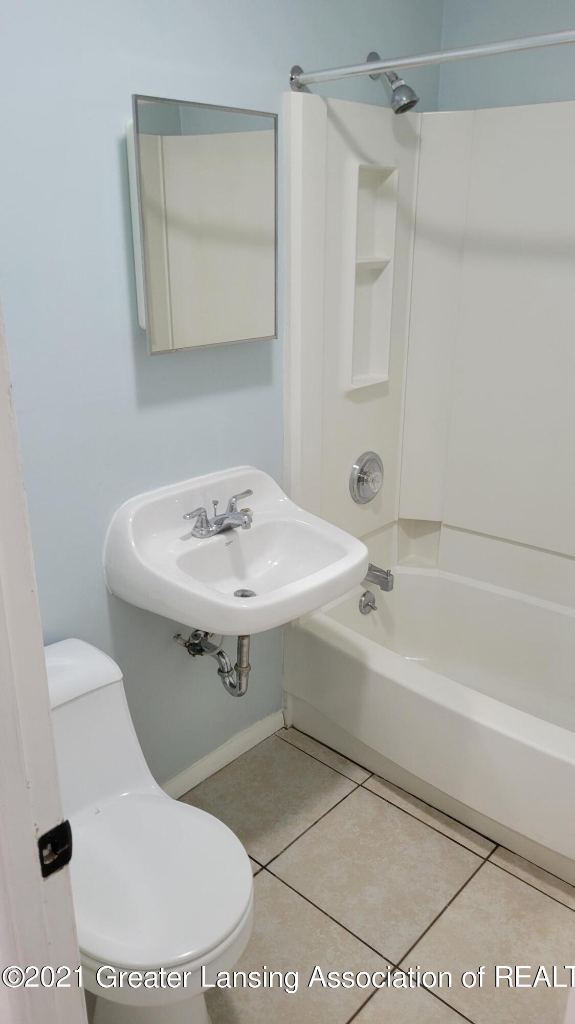 4908 Christiansen Road Lansing, MI 48910 - Photo 19 of 31 Bathrom