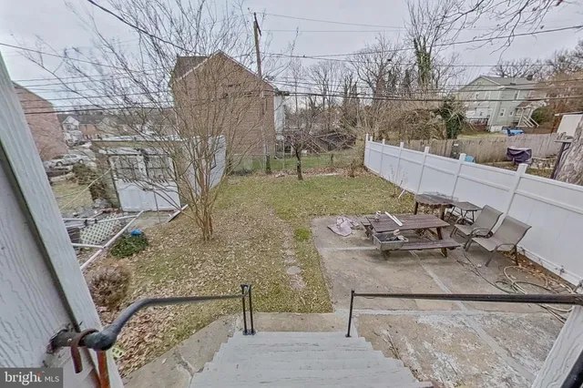 a view of a house with a back yard