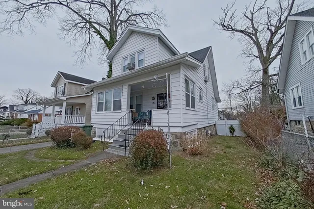 a view of a yard in front of a house