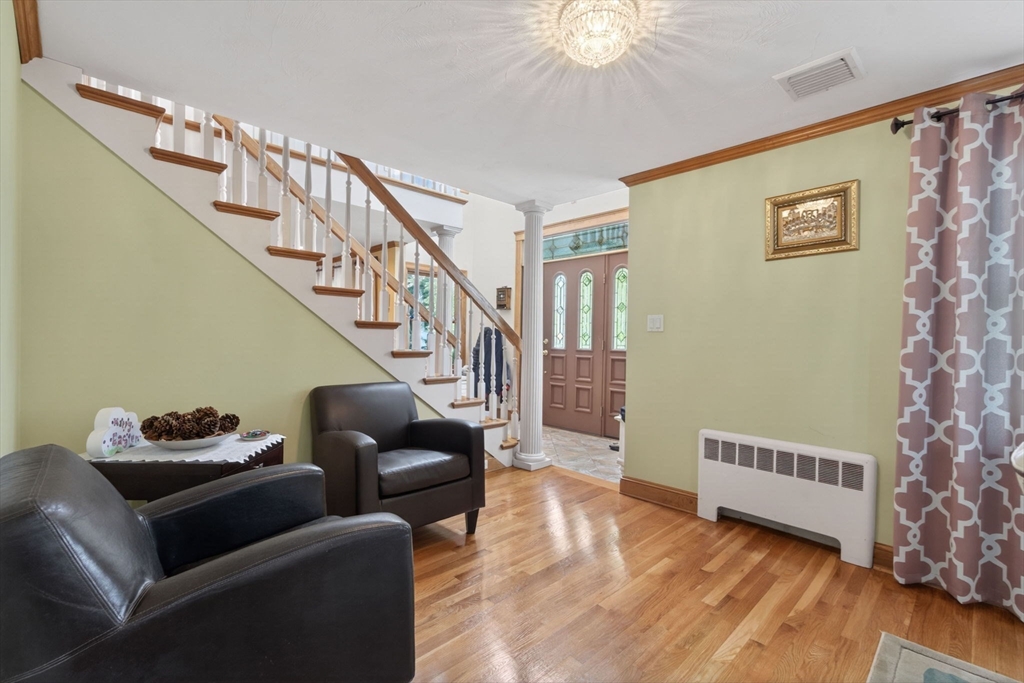 8 Hawthorne Street Watertown, MA 02472 - Photo 9 of 37